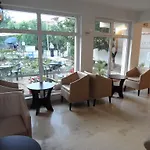 Family нouse -нotel Asai Готель