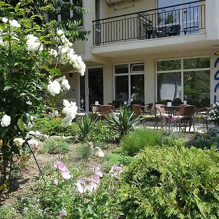 Family нouse -нotel Asai ラヴダ