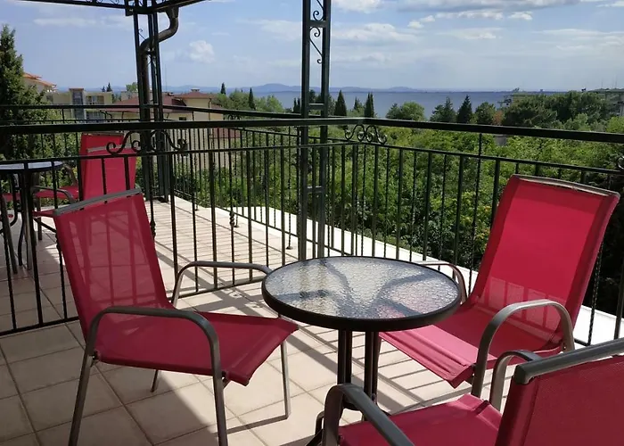 Family нouse -нotel Asai Ravda