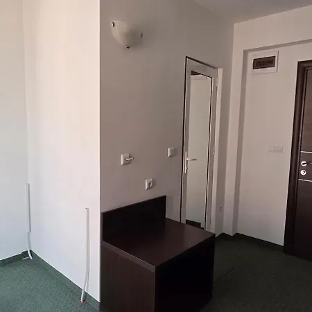 Family нouse -нotel Asai 2* Равда