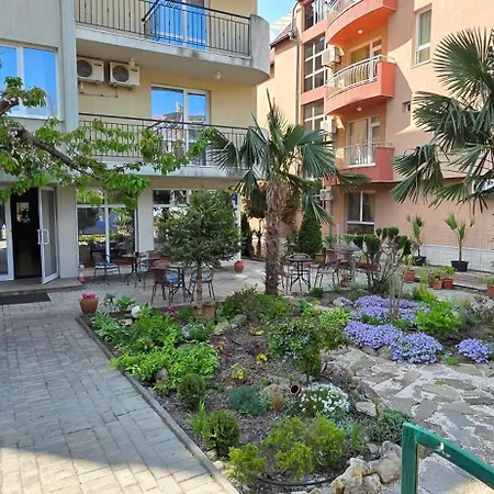 Family нouse -нotel Asai Szálloda Ravda