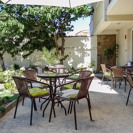 Family нouse -нotel Asai Равда