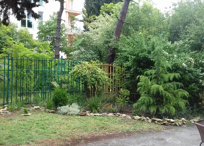 Family нouse -нotel Asai 酒店 2*